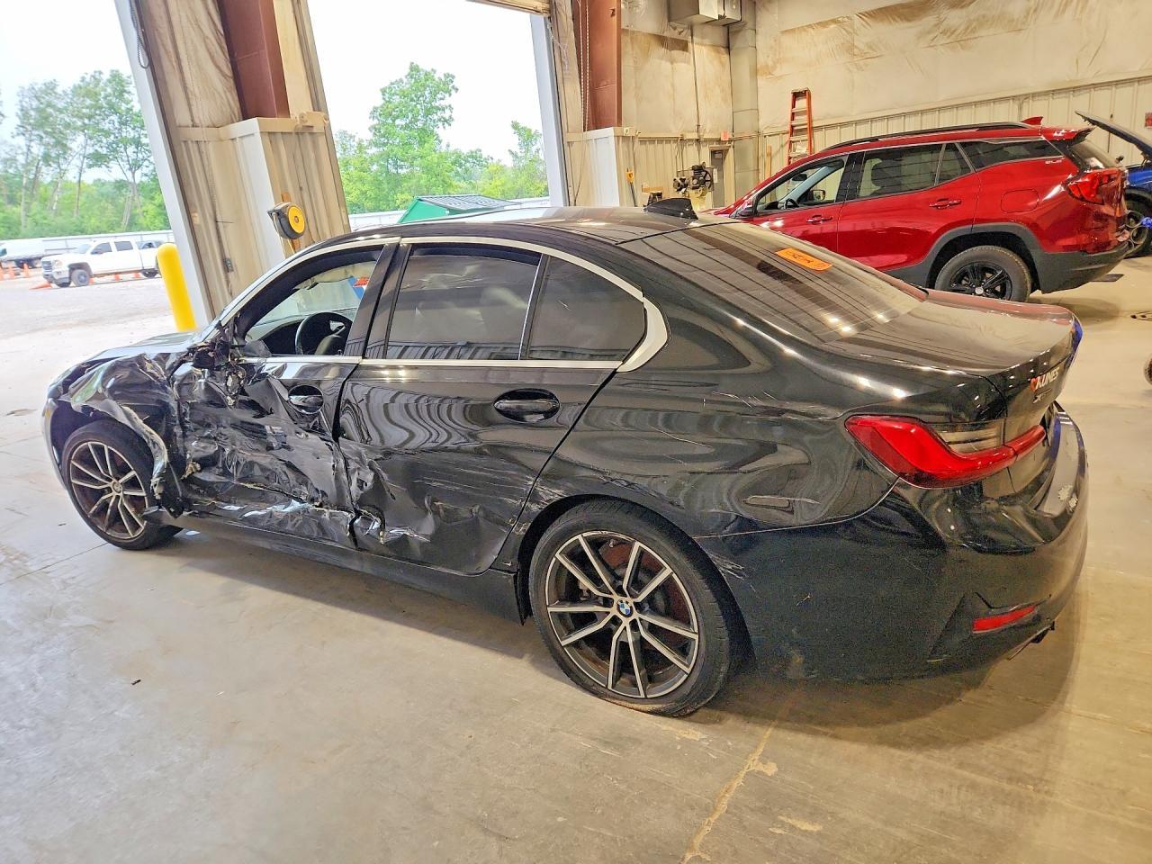 2020 BMW Seria 3 330i - zdjęcie 2