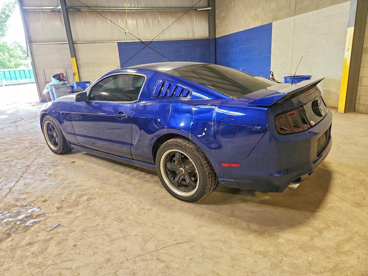 Ford Mustang Coupe - zdjęcie 2