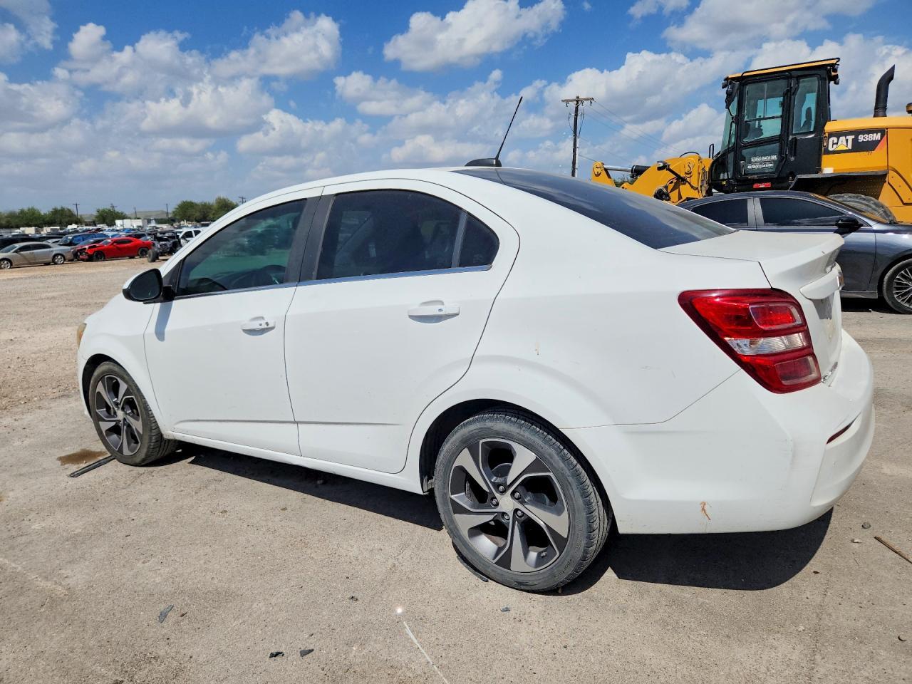 2017 Chevrolet Sonic Premier - zdjęcie 2