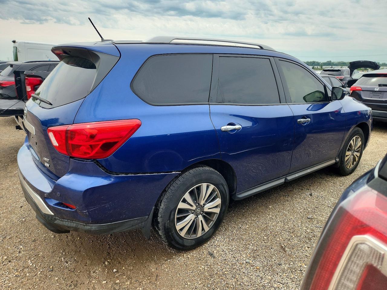 2018 Nissan Pathfinder Sv - zdjęcie 3