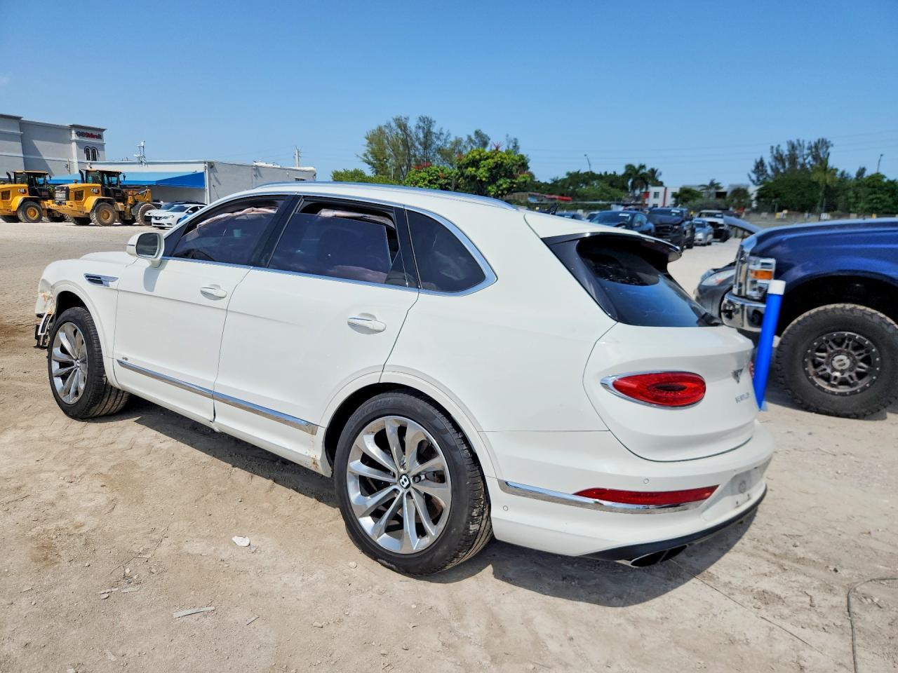 2022 Bentley Bentayga - zdjęcie 2