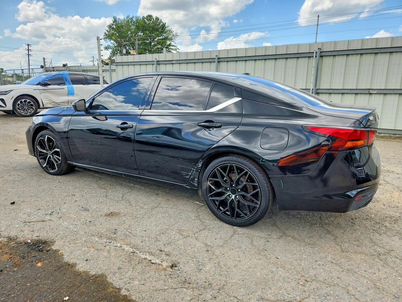 2023 Nissan Altima Sr - zdjęcie 2