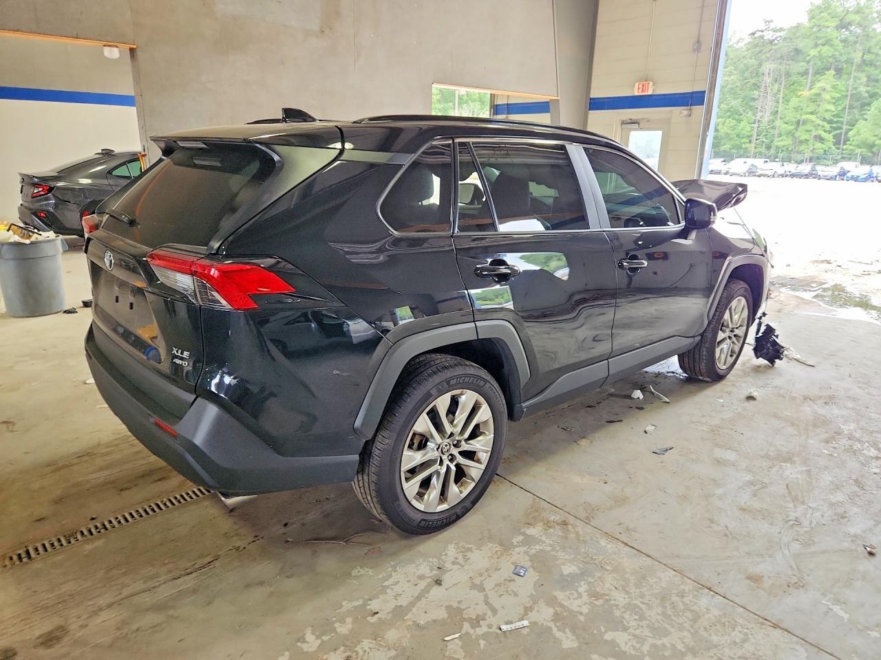 2025 Toyota Rav4 Xle Premium - zdjęcie 3