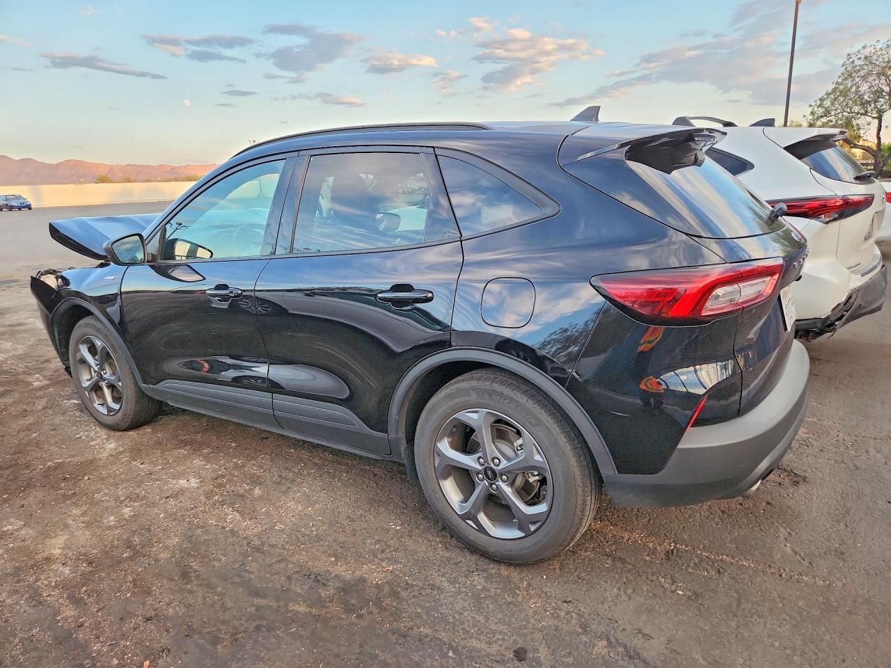 2025 Ford Escape St Line - zdjęcie 2