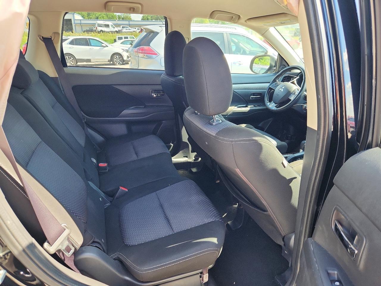 2017 Mitsubishi Outlander Es - zdjęcie 11