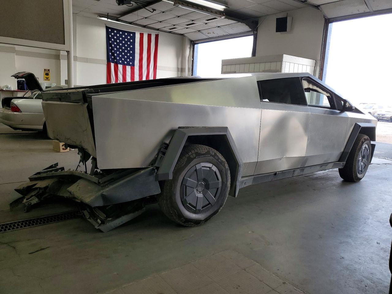 2026 Tesla Cybertruck - zdjęcie 3