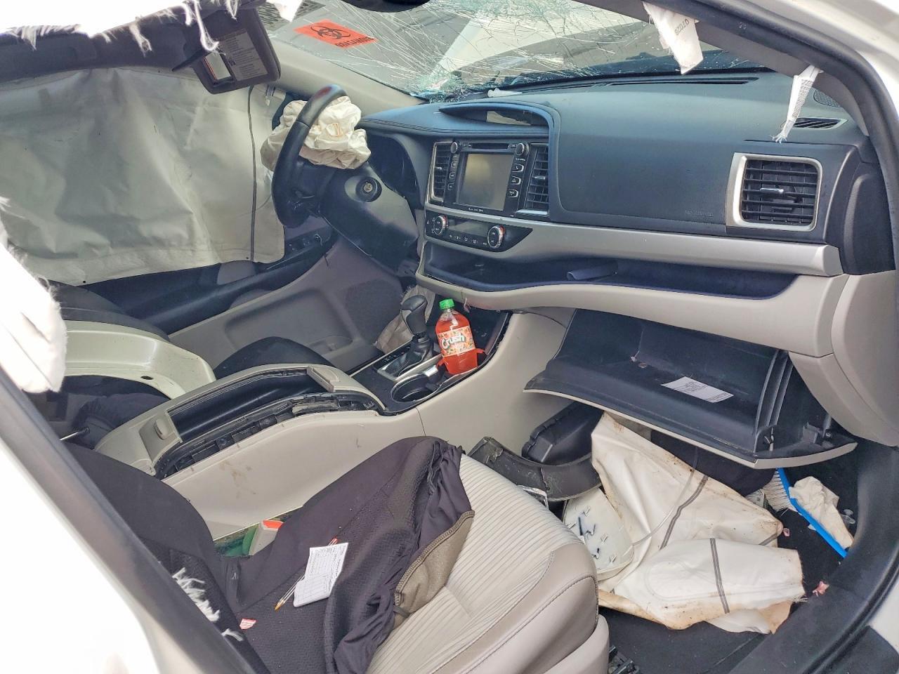 2019 Toyota Highlander Le Plus - zdjęcie 8