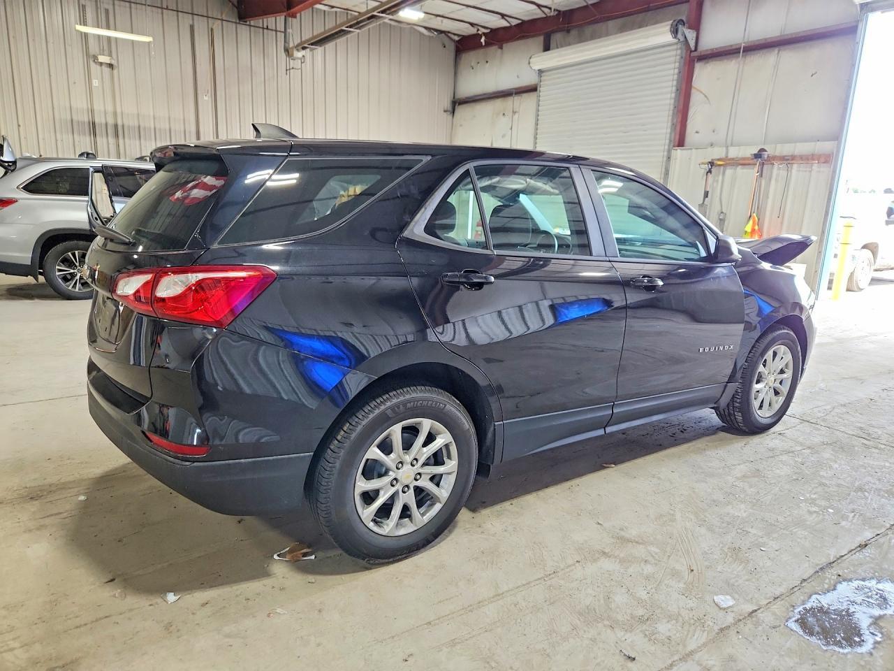 2021 Chevrolet Equinox Ls - zdjęcie 3