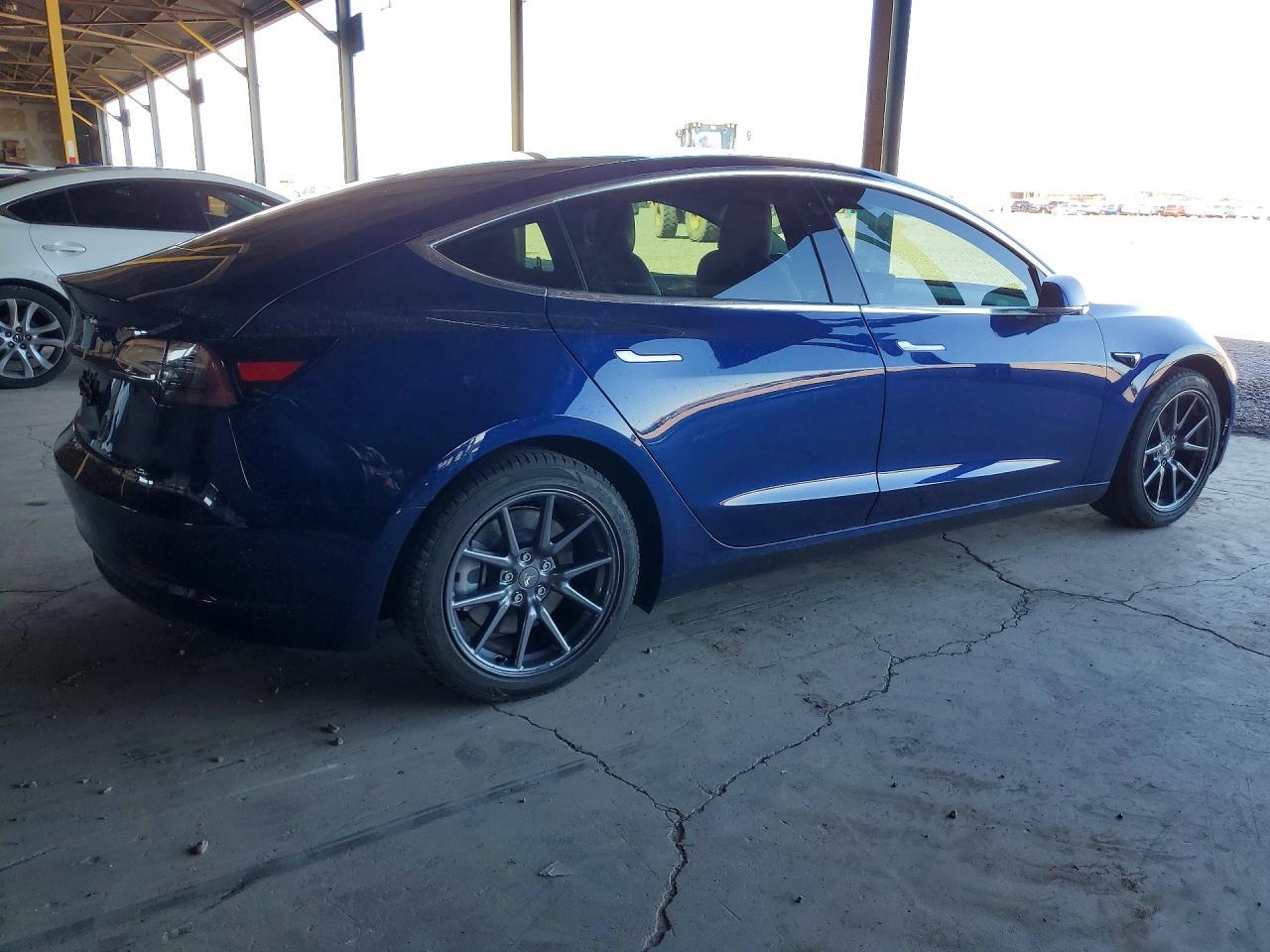 2020 Tesla Model 3 - zdjęcie 3