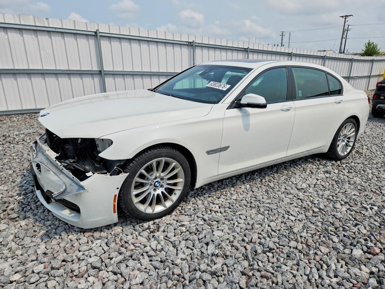 2015 BMW 750 Lxi - zdjęcie główne