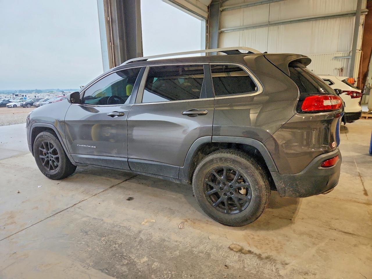 2015 Jeep Cherokee Latitude - zdjęcie 2