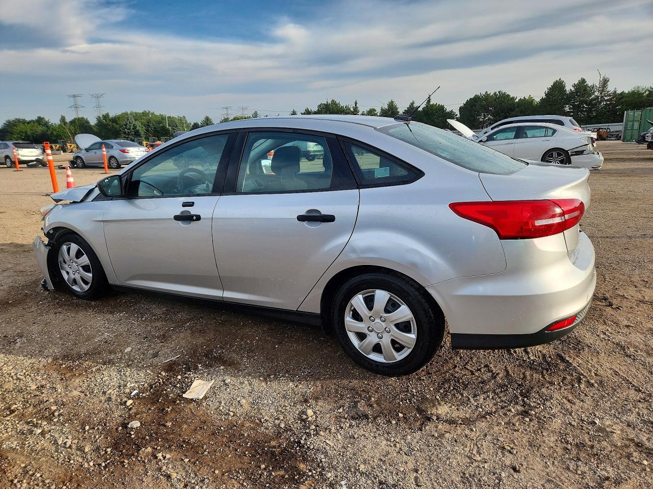 2016 Ford Focus S - zdjęcie 2