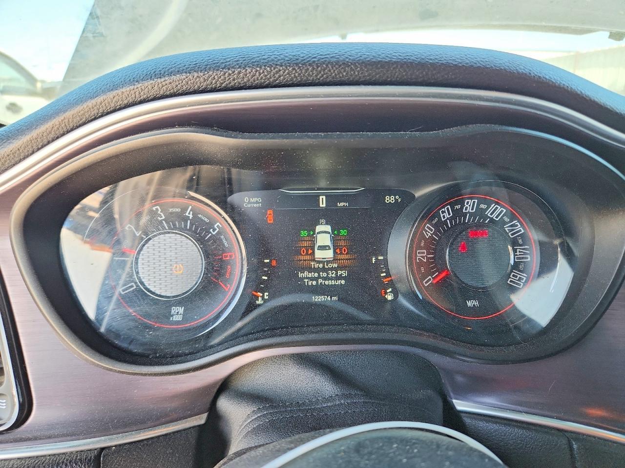 2016 Dodge Challenger R/T - zdjęcie 9