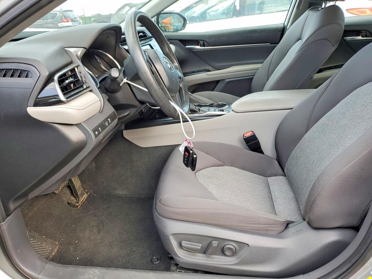 2019 Toyt Camry Le - zdjęcie 7