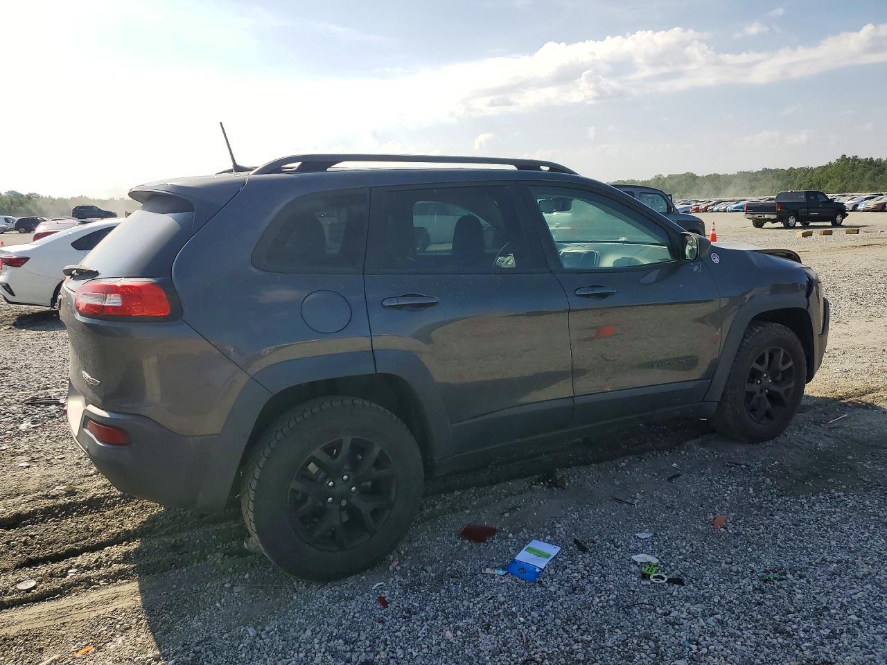2015 Jeep Cherokee Trailhawk - zdjęcie 3