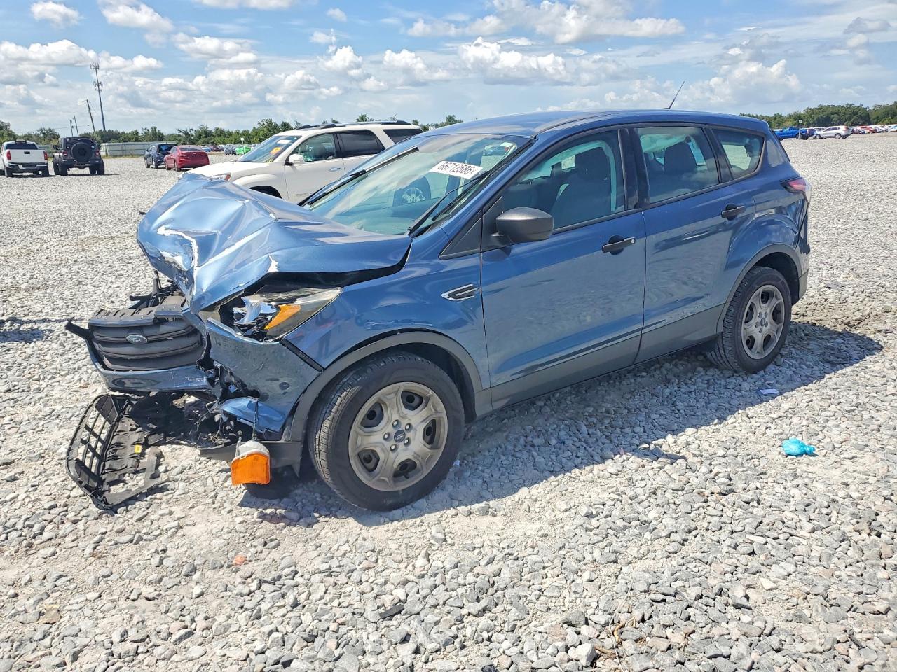 2018 Ford Escape S - zdjęcie główne