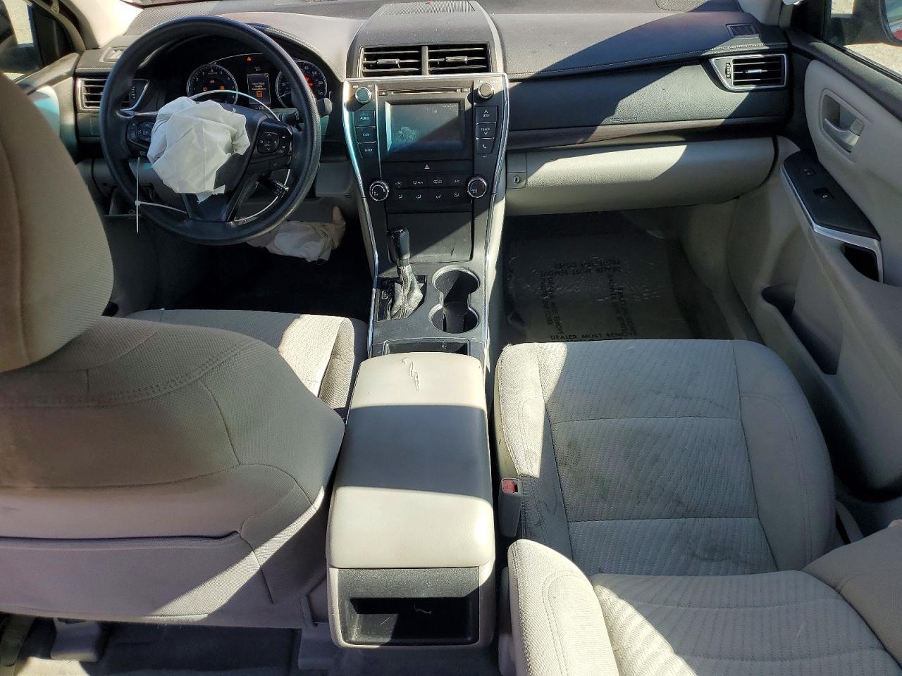 2017 Toyota Camry Le - zdjęcie 8