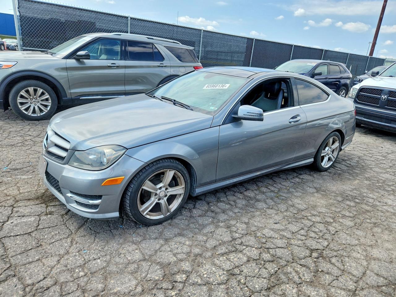 2013 Mercedes-Benz C 250 - zdjęcie główne
