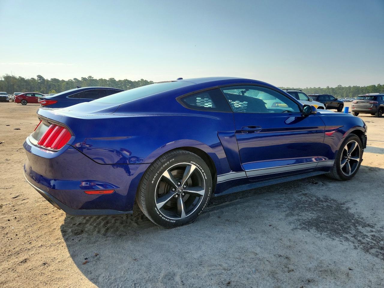 2015 Ford Mustang - zdjęcie 3