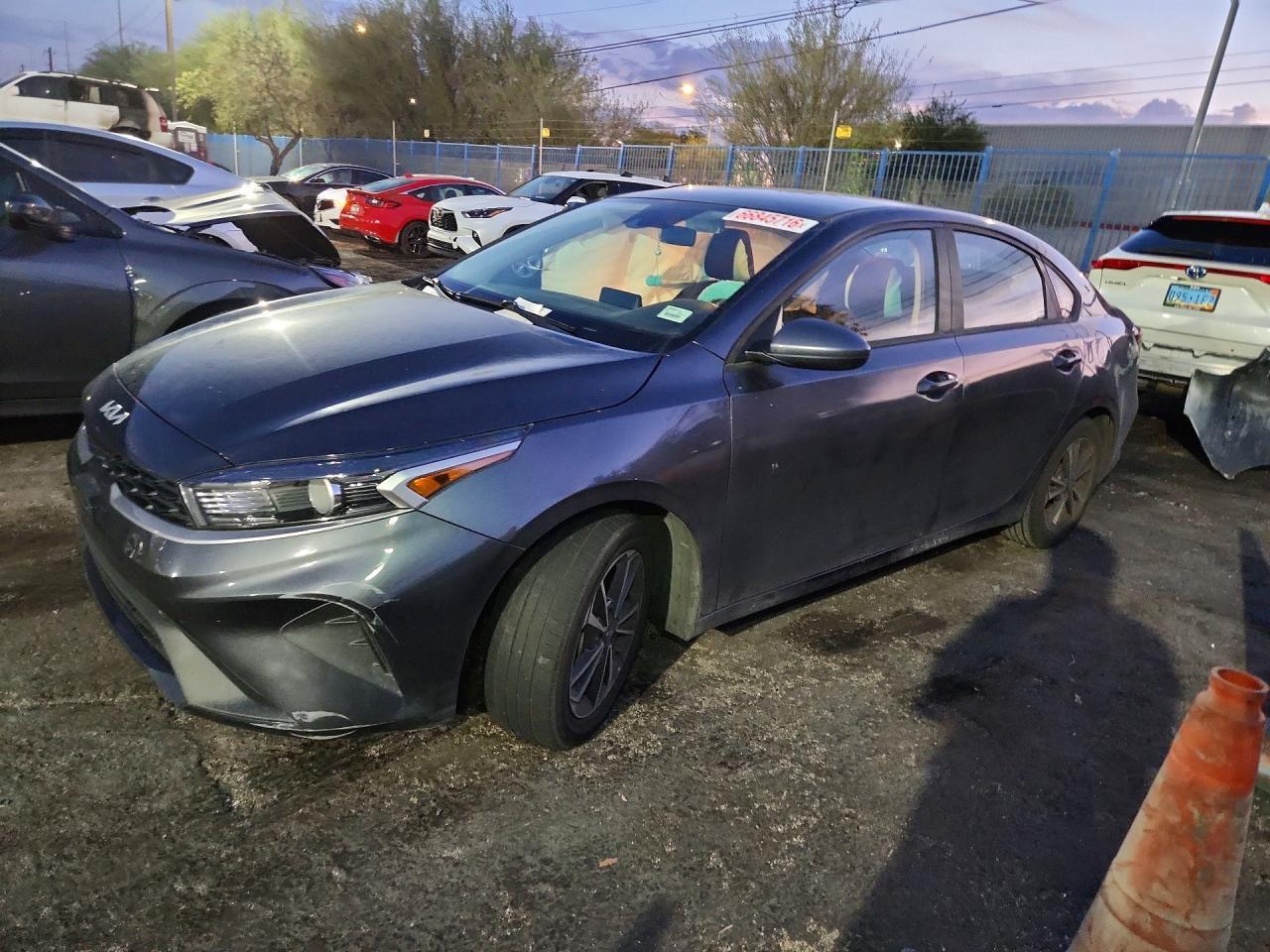 2023 Kia Forte Lxs - zdjęcie główne