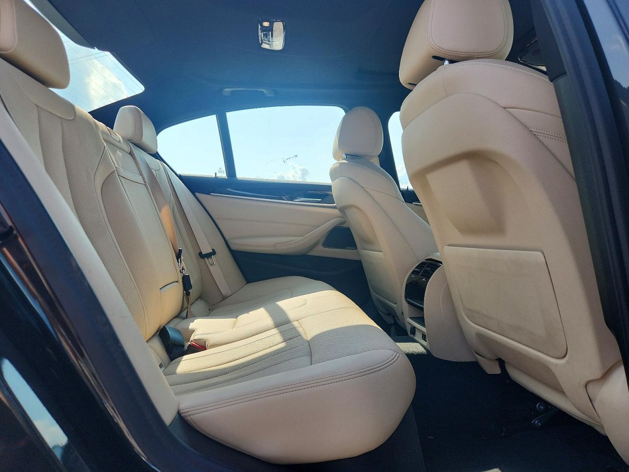 2021 BMW Seria 5 530i - zdjęcie 10