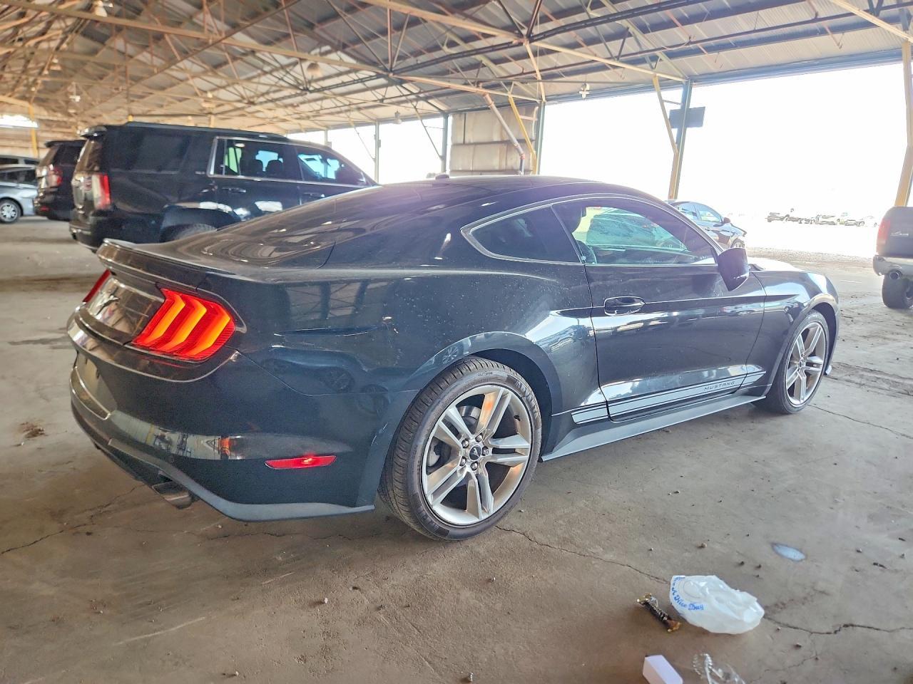 2019 Ford Mustang - zdjęcie 3