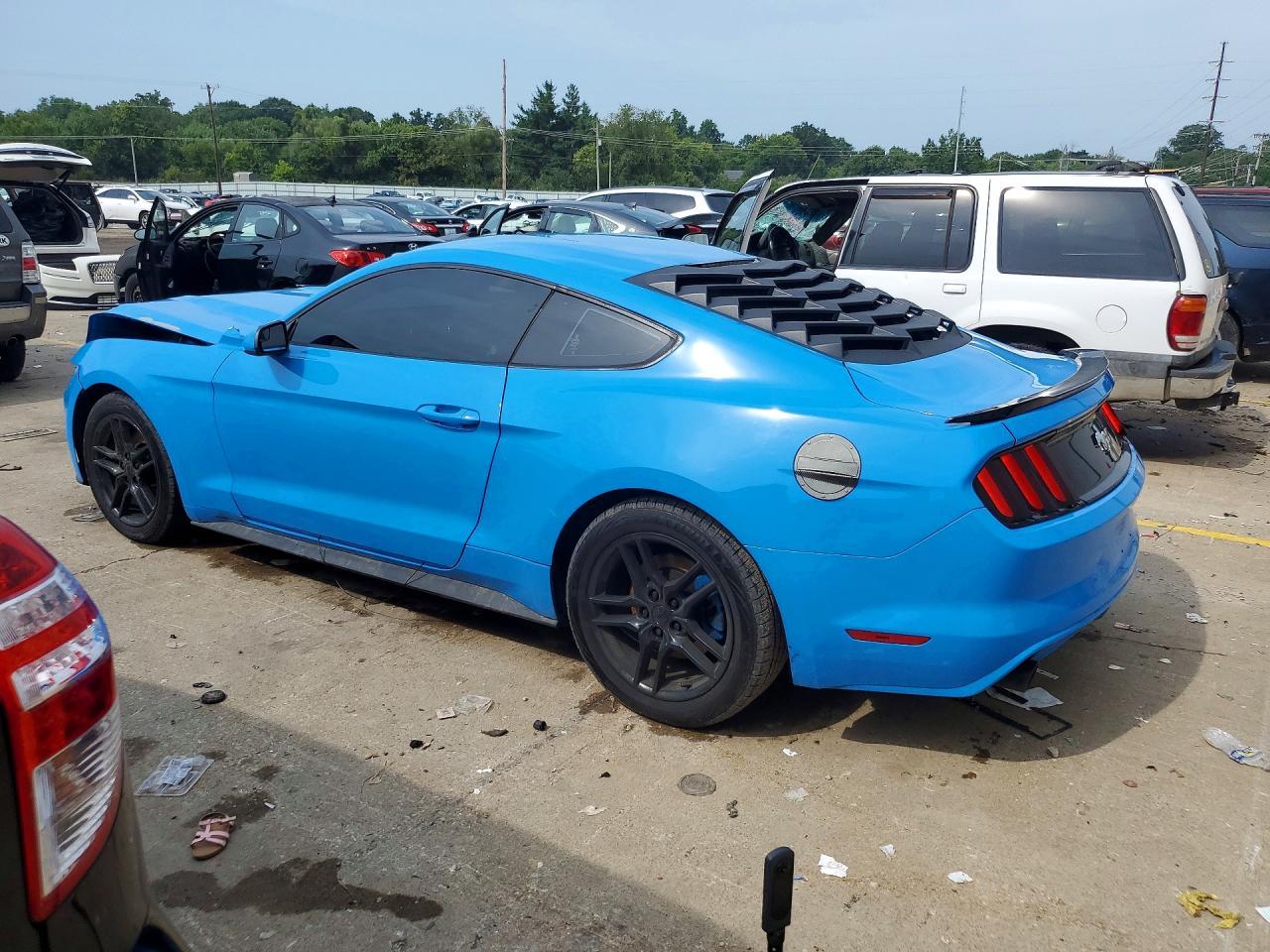 2017 Ford Mustang - zdjęcie 2