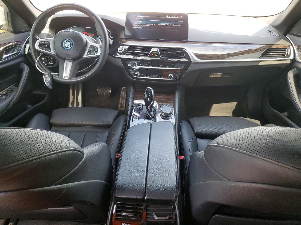 2022 BMW 530E - zdjęcie 8