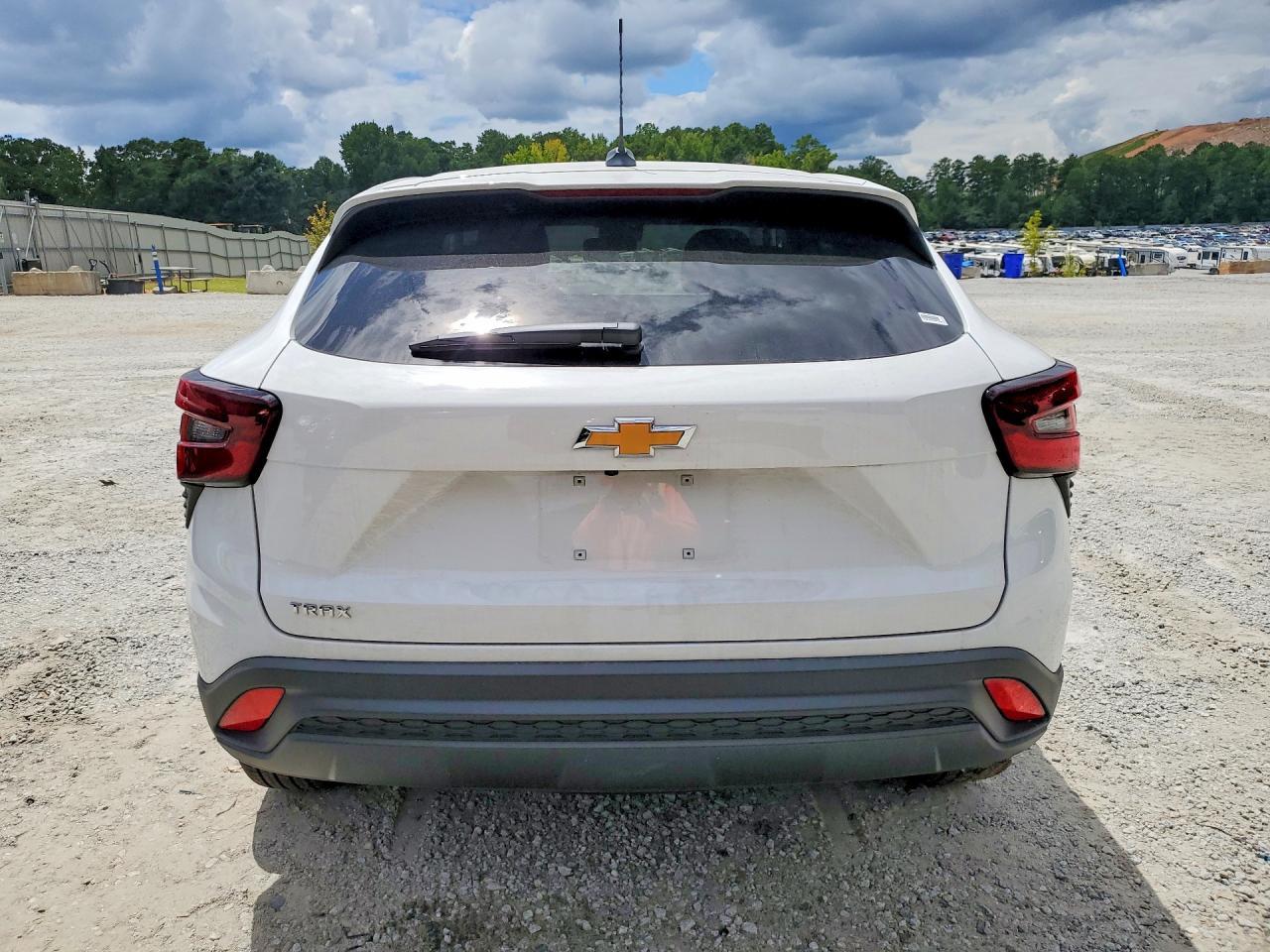 2026 Chevrolet Trax Ls - zdjęcie 6