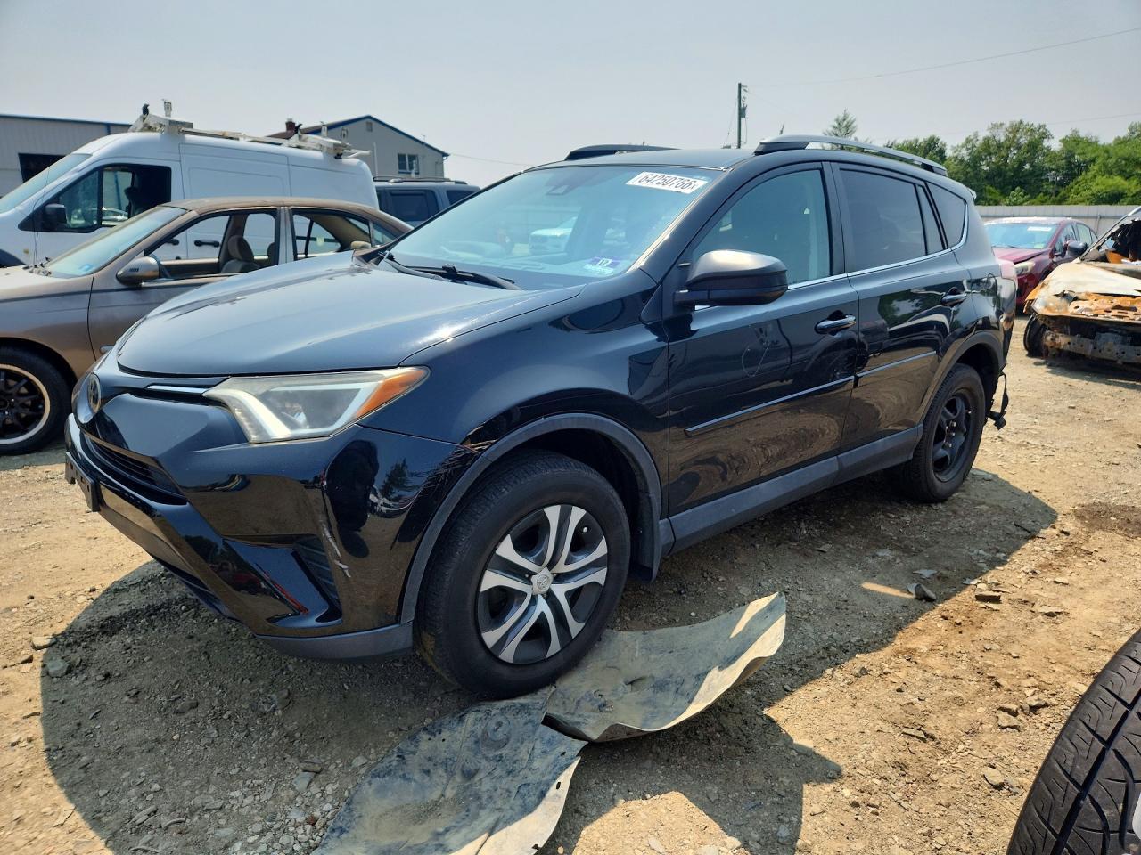 2017 Toyota Rav4 Le - zdjęcie główne