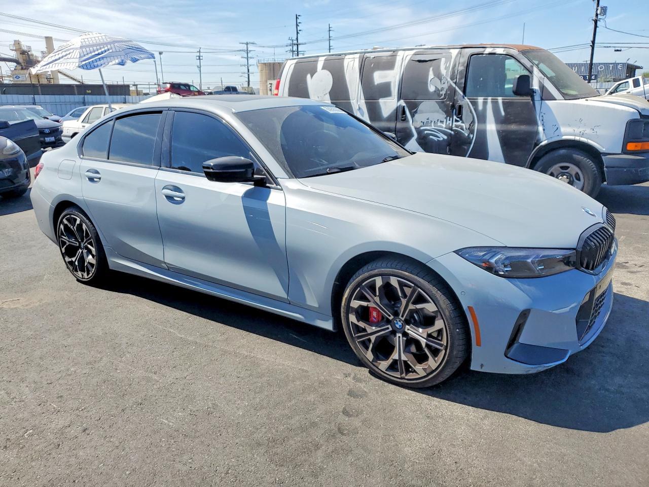 2025 BMW 330I - zdjęcie 4