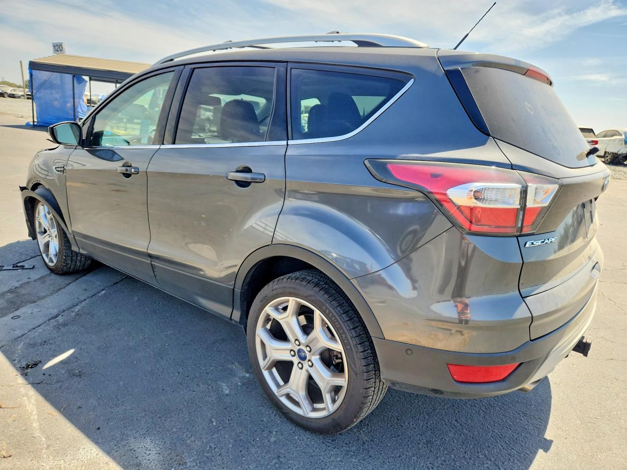 2017 Ford Escape Titanium - zdjęcie 3