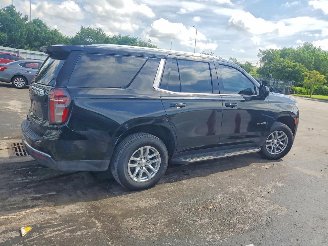 2021 Chevrolet Tahoe C1500 Ls - zdjęcie 3