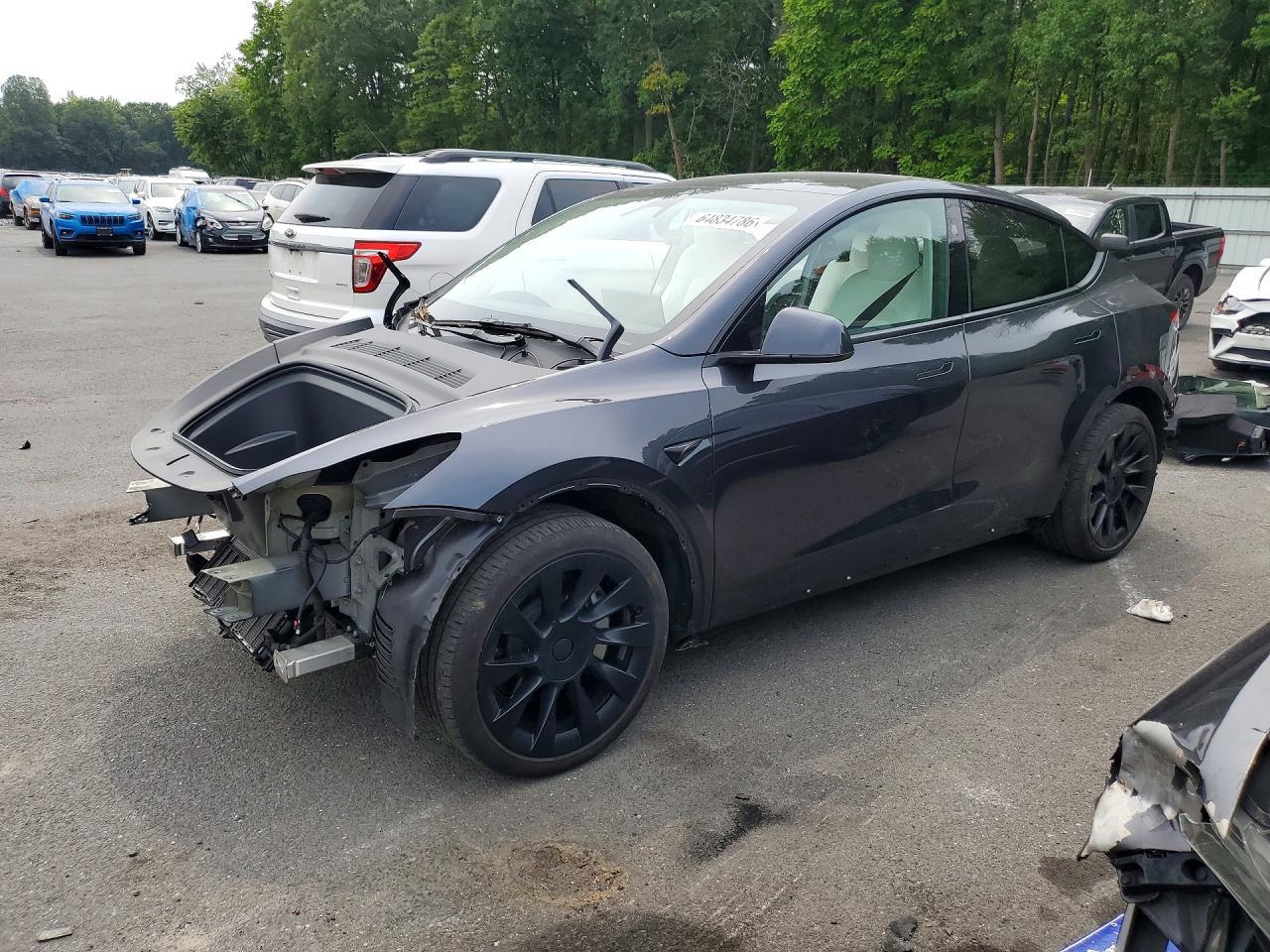 2025 Tesla Model Y - zdjęcie główne