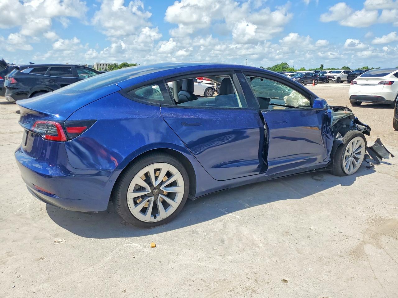 2022 Tesla Model 3 - zdjęcie 3