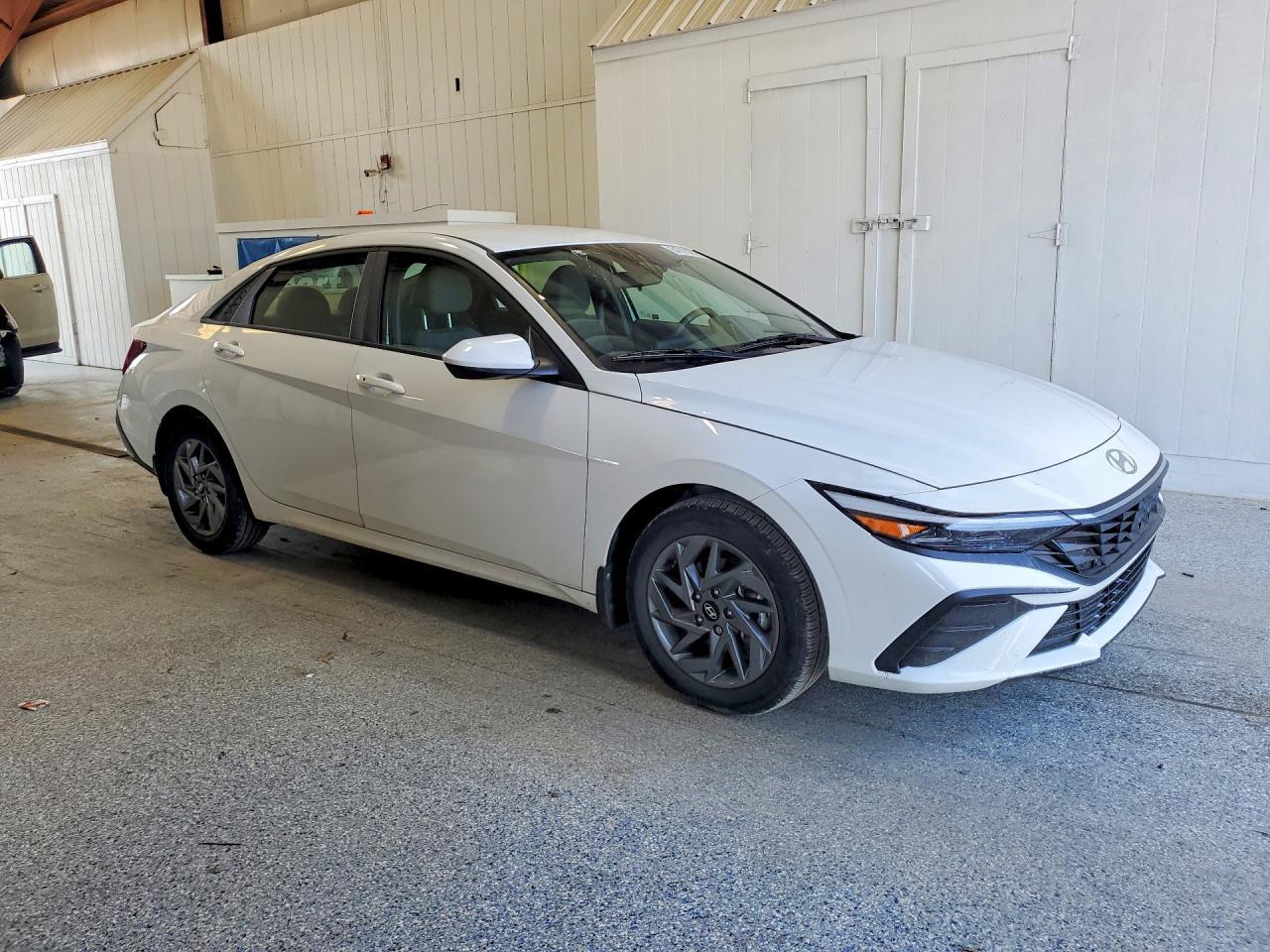 2024 Hyundai Elantra Sel - zdjęcie 4
