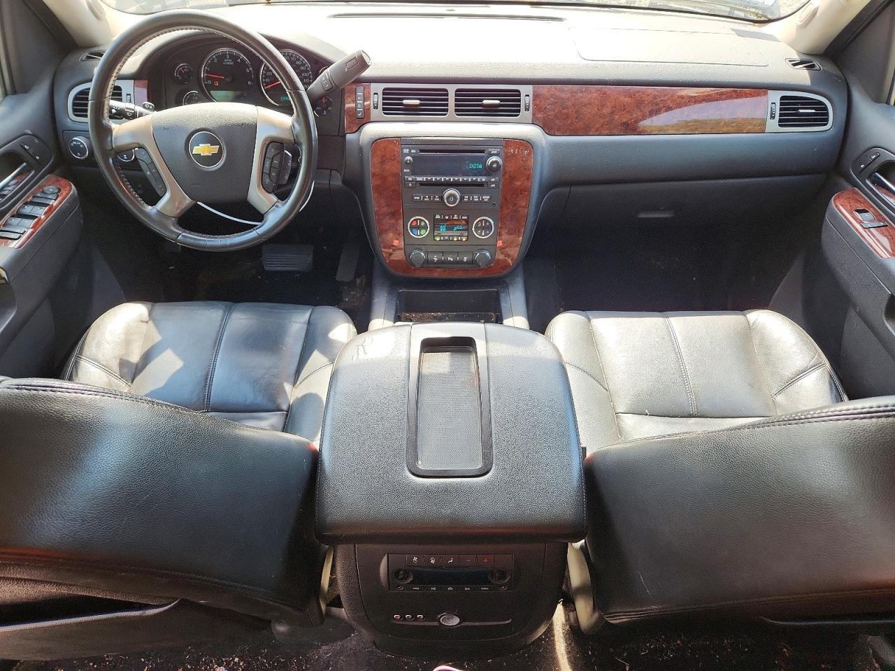 2013 Chevrolet Suburban K1500 Lt - zdjęcie 8
