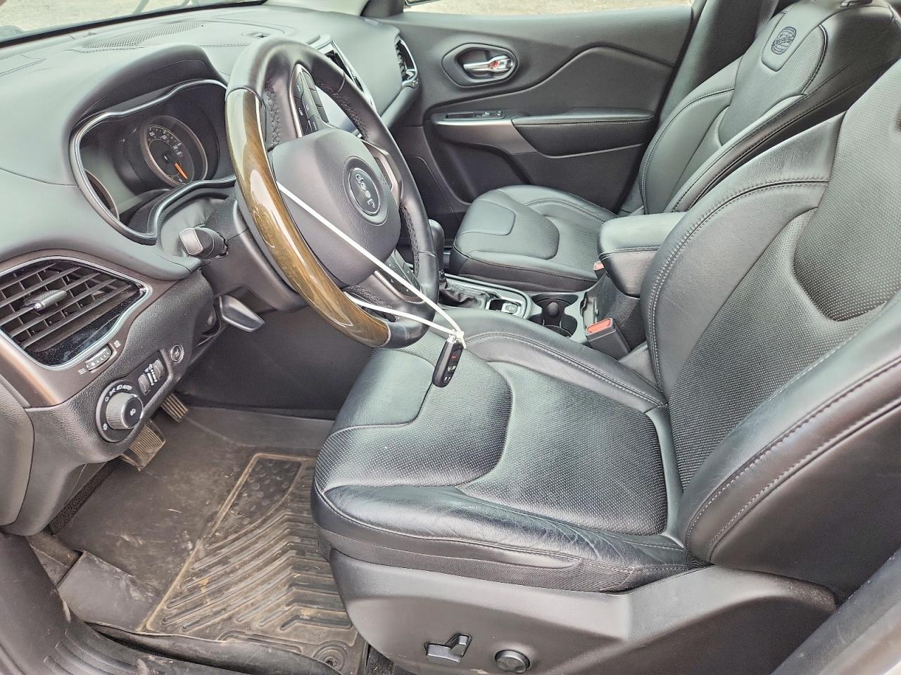 2019 Jeep Cherokee Overland - zdjęcie 7