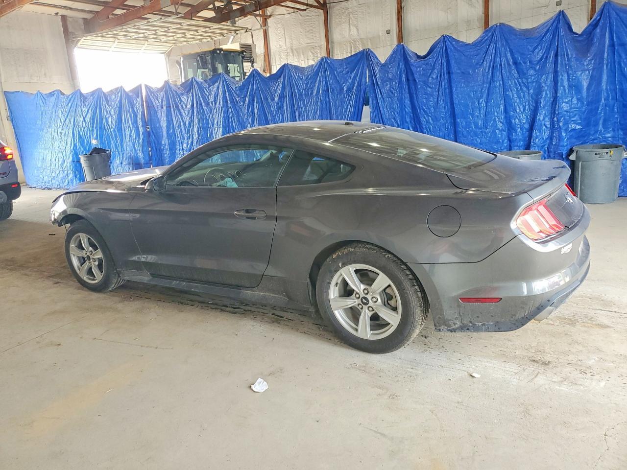 2020 Ford Mustang - zdjęcie 2