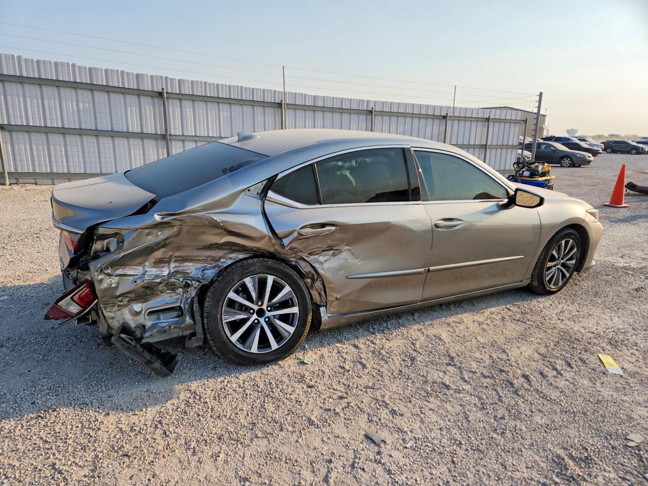 2019 Lexus Es 350 - zdjęcie 3