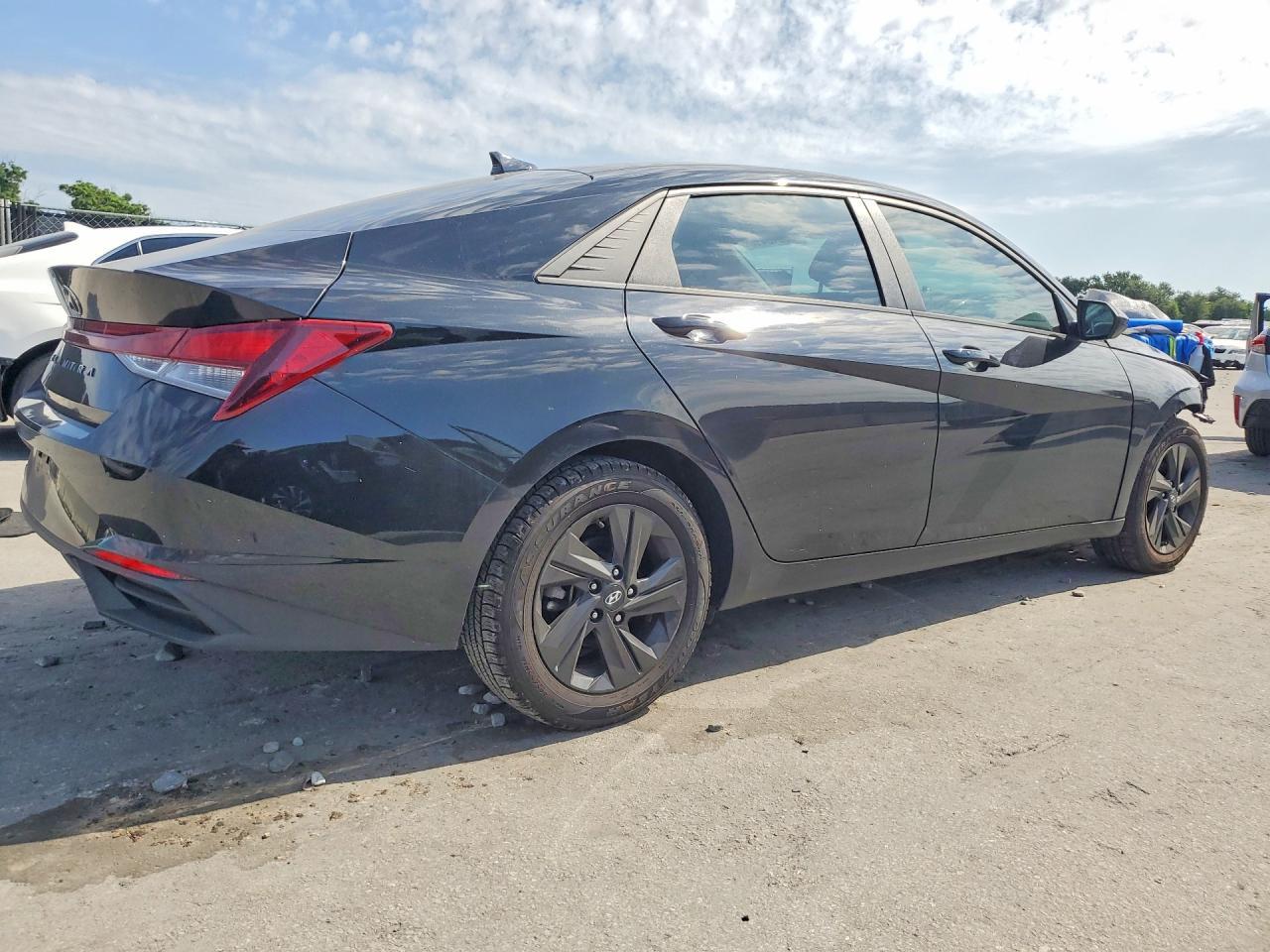 2021 Hyundai Elantra Sel - zdjęcie 3