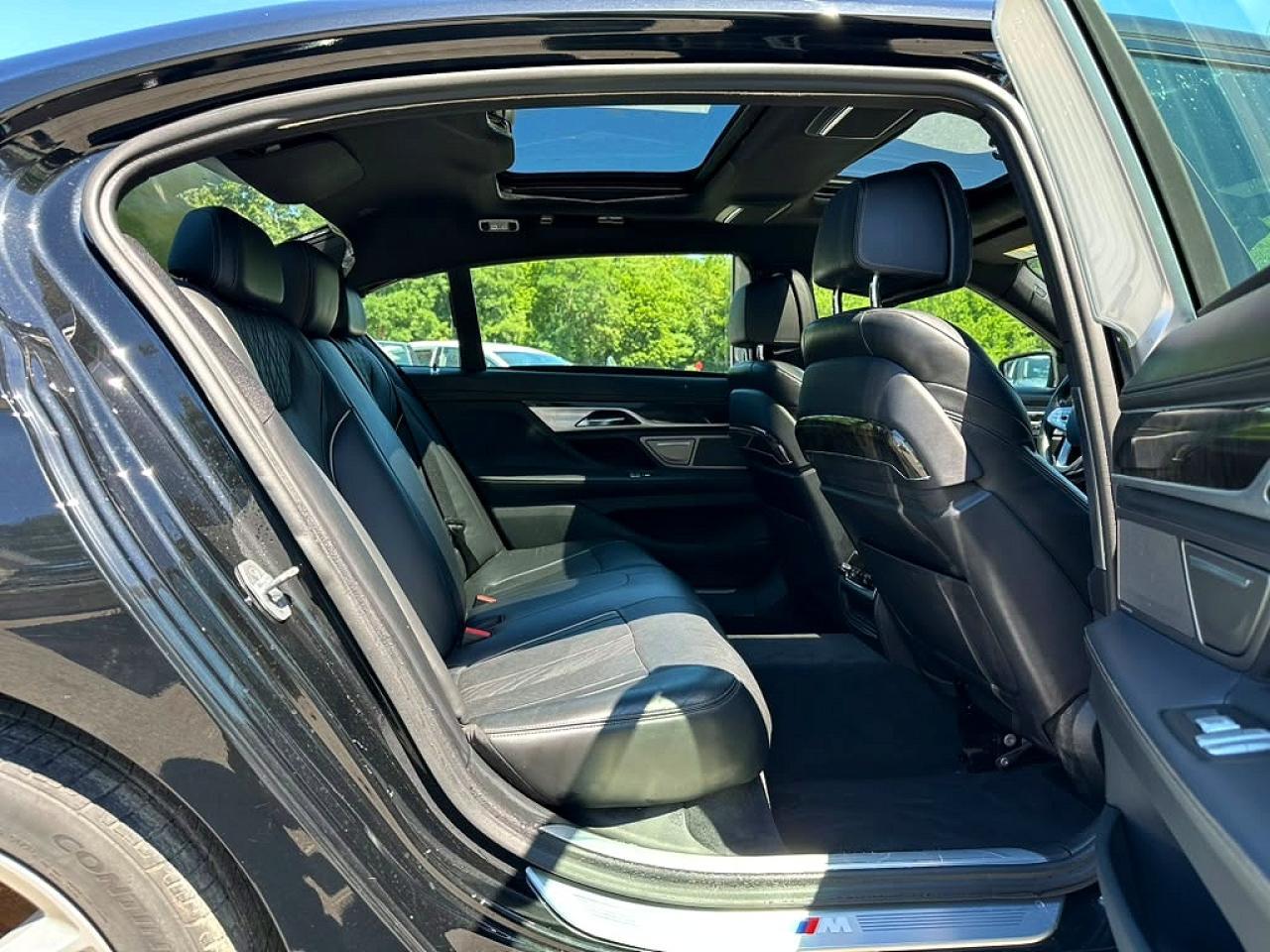 2019 BMW 750 I - zdjęcie 6