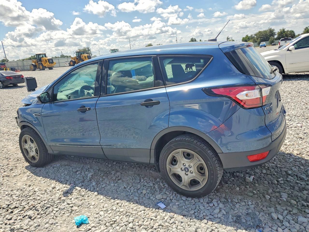 2018 Ford Escape S - zdjęcie 2