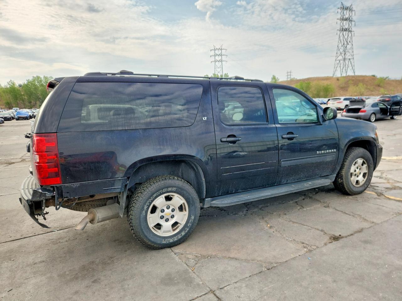 2014 Chevrolet Suburban K1500 Lt - zdjęcie 3