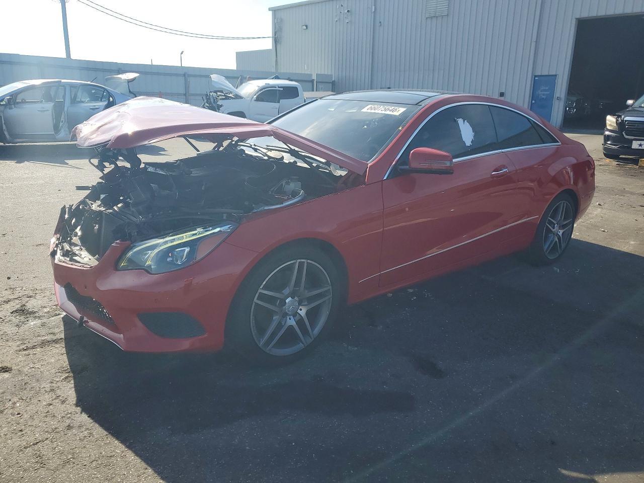 2014 Mercedes-Benz E 350 - zdjęcie główne