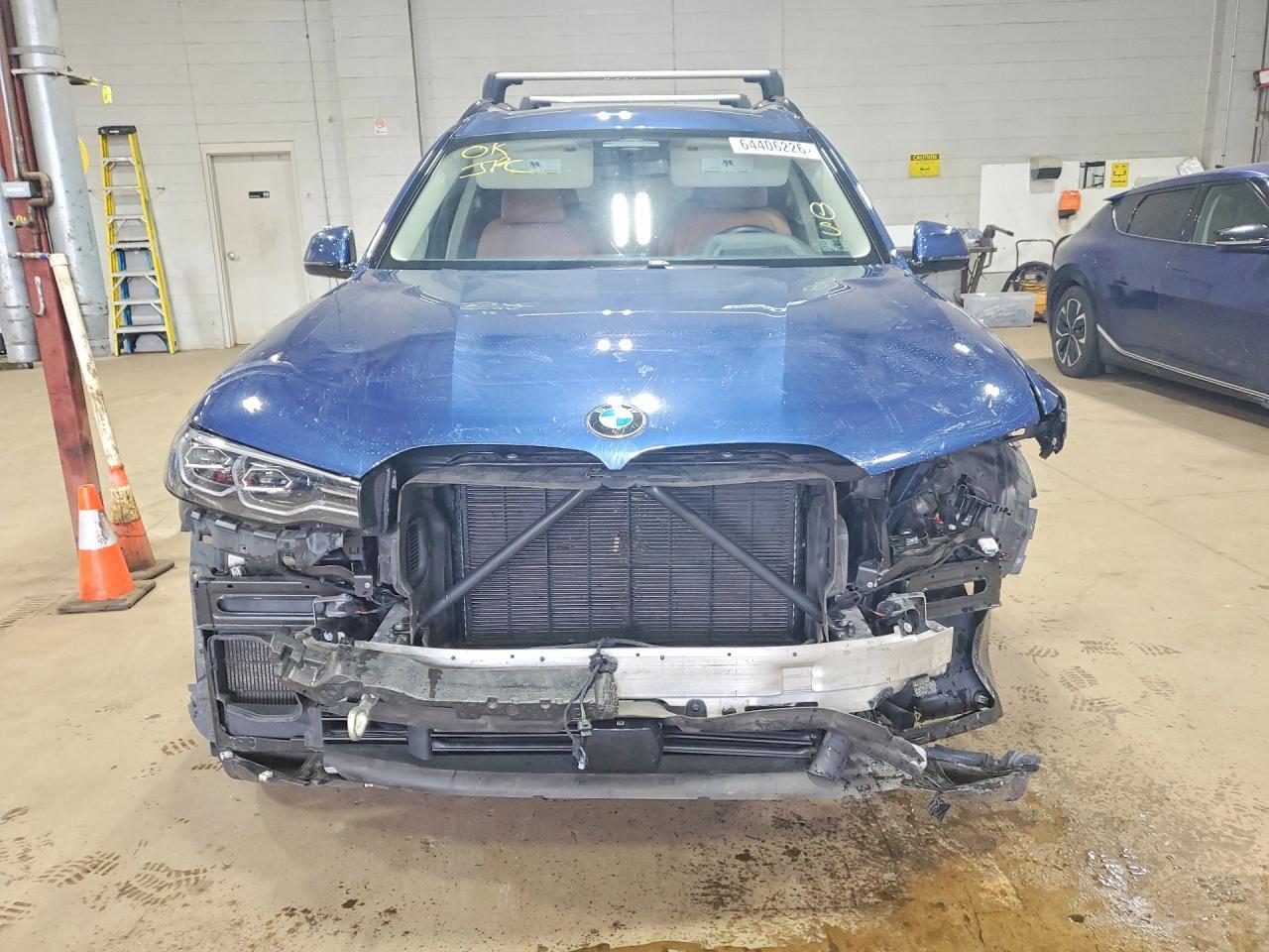 2022 BMW X7 xDrive40I - zdjęcie 5
