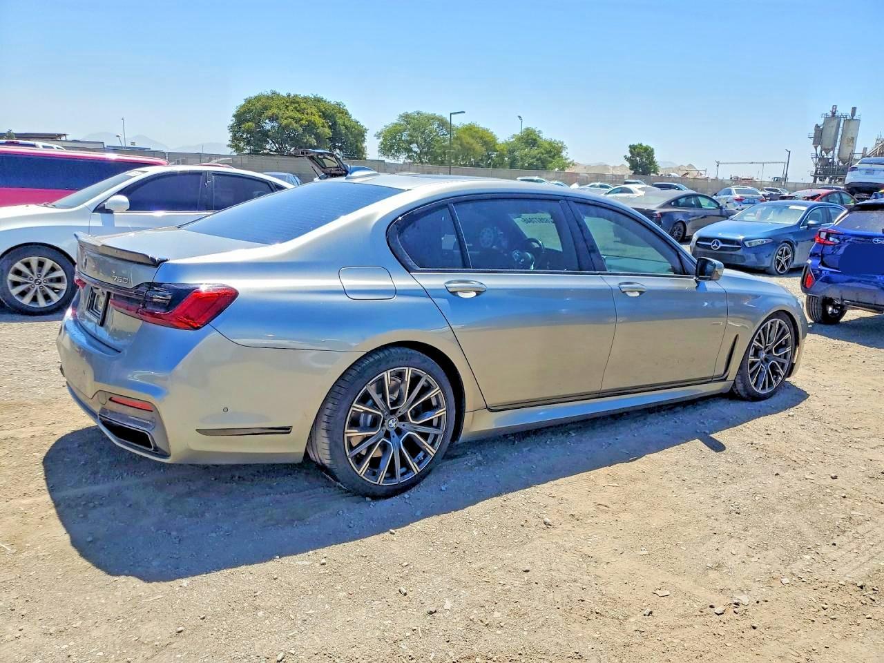 2022 BMW Seria 7 750i - zdjęcie 3