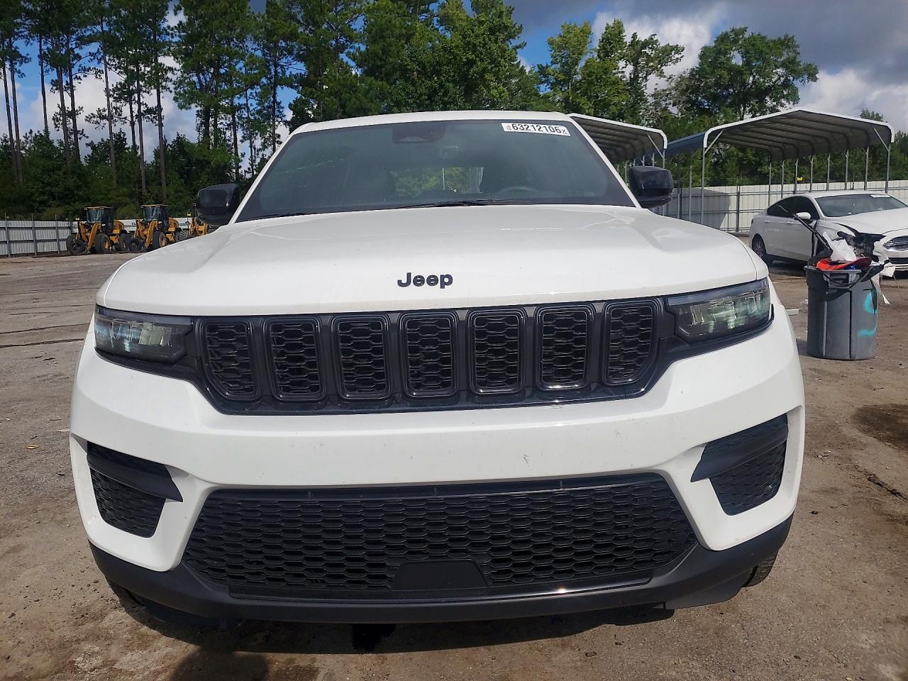 2025 Jeep Grand Cherokee Laredo - zdjęcie 5