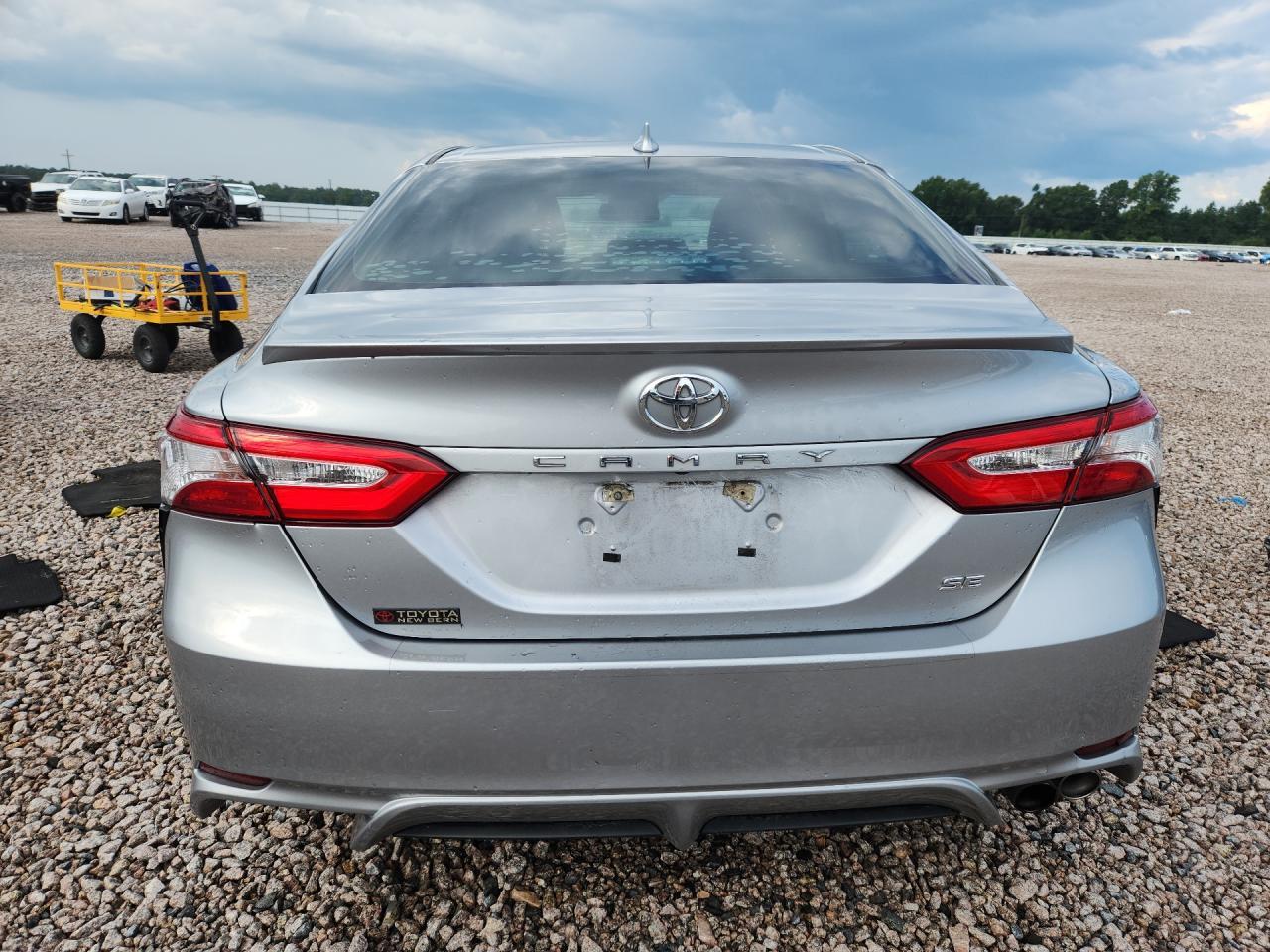 2020 Toyota Camry Se - zdjęcie 6