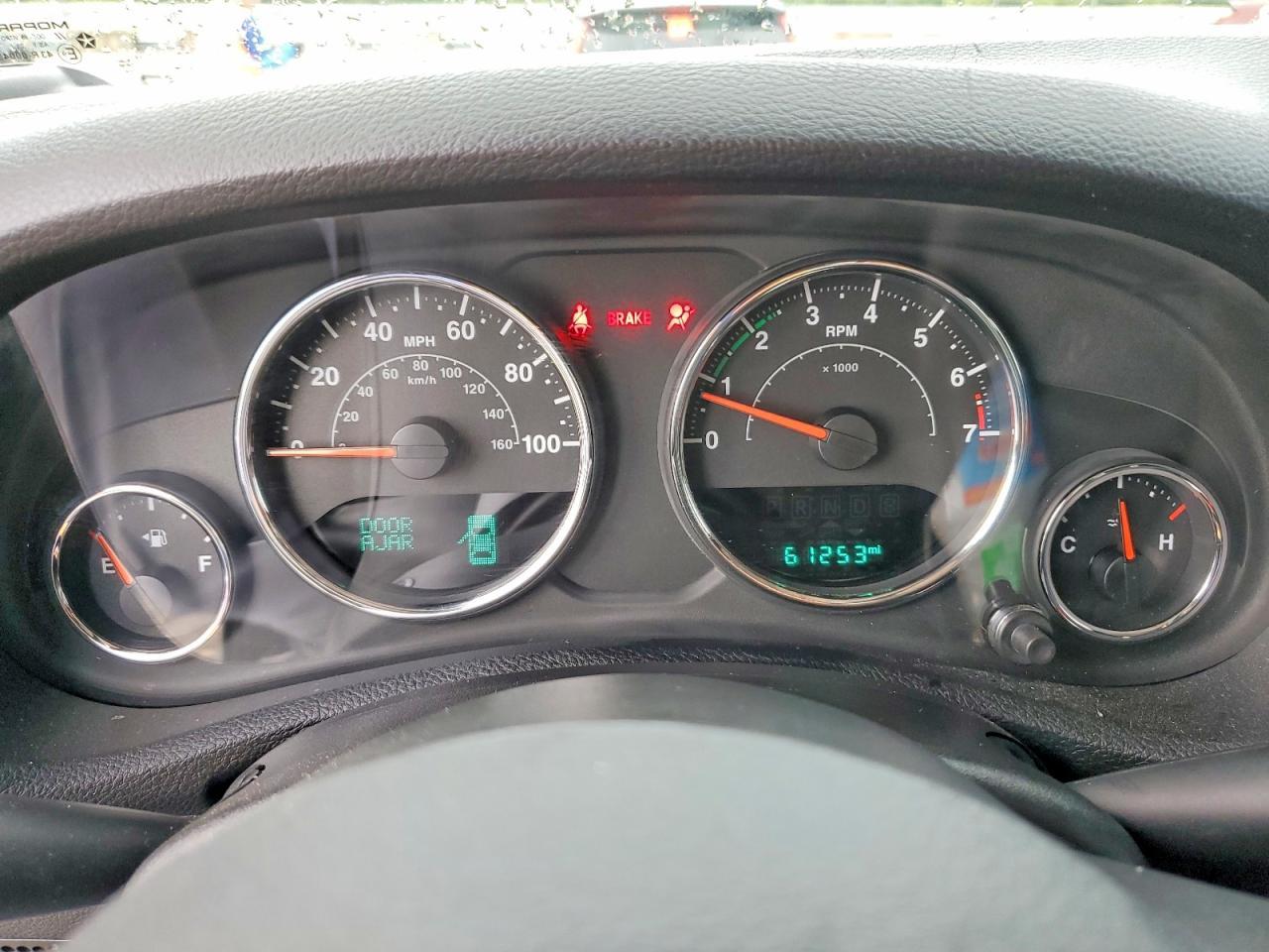 2017 Jeep Wrangler Unlimited Sahara - zdjęcie 9